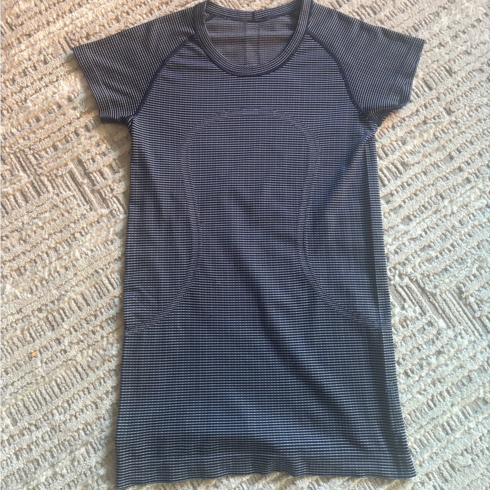 Lulu swiftly tee size 6